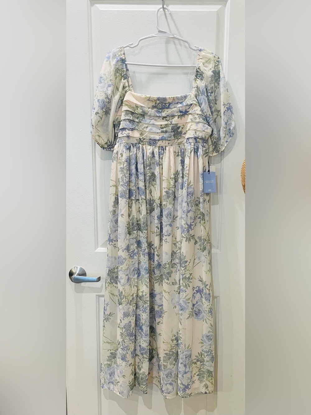 NEW…Wallflower Floral Puff Sleeve Maxi Dress - Picture 3 of 5